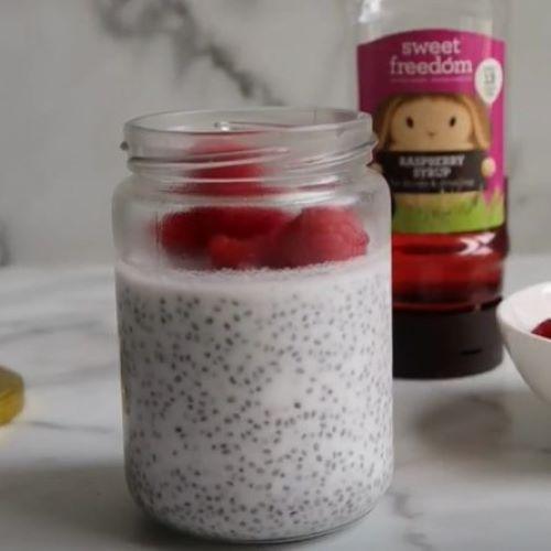 raspberry chia pudding