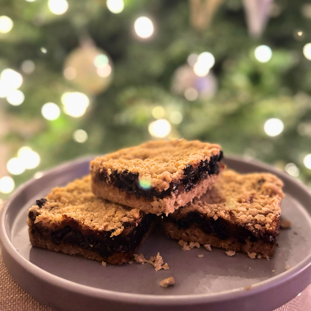 mince pie inspired crumble bars