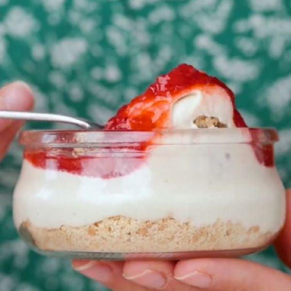 vegan strawberry cheesecake